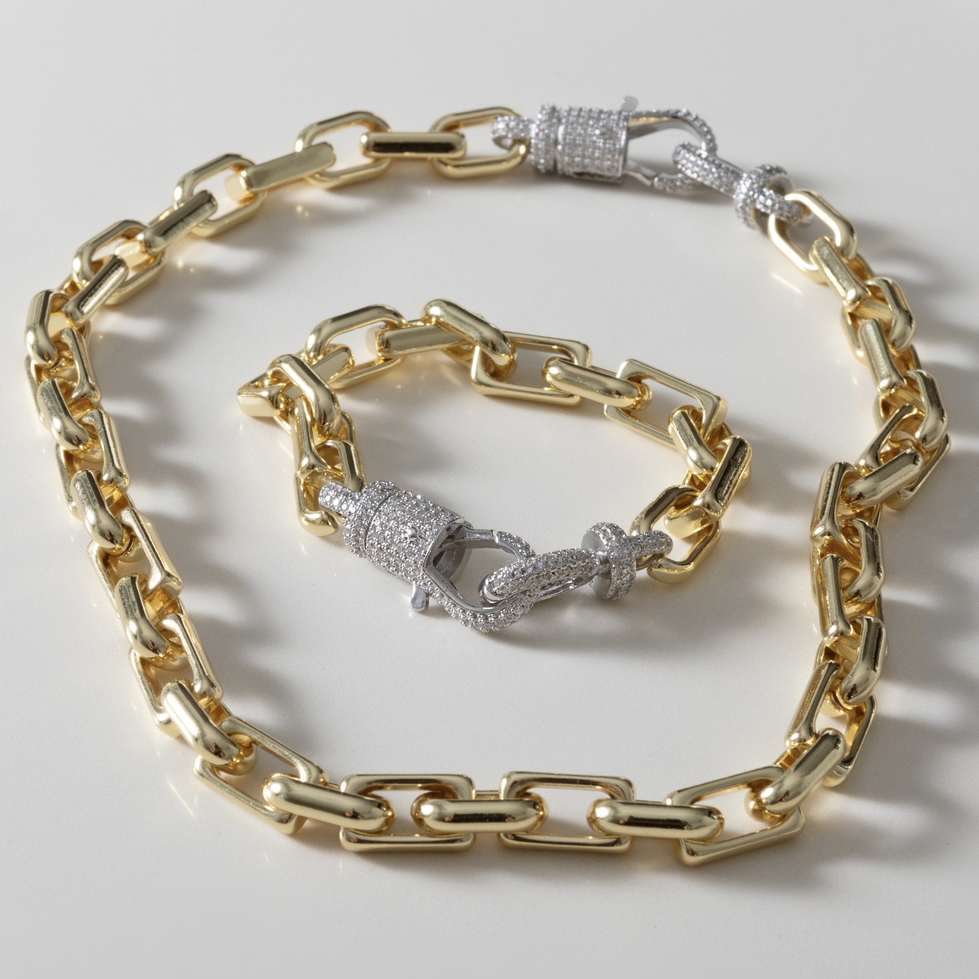 NEW CHUNKY﻿ GOLD BRACELET